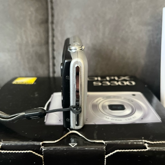 Nikon COOLPIX S3300 Silver Camera Bundle - Picture 8 of 16